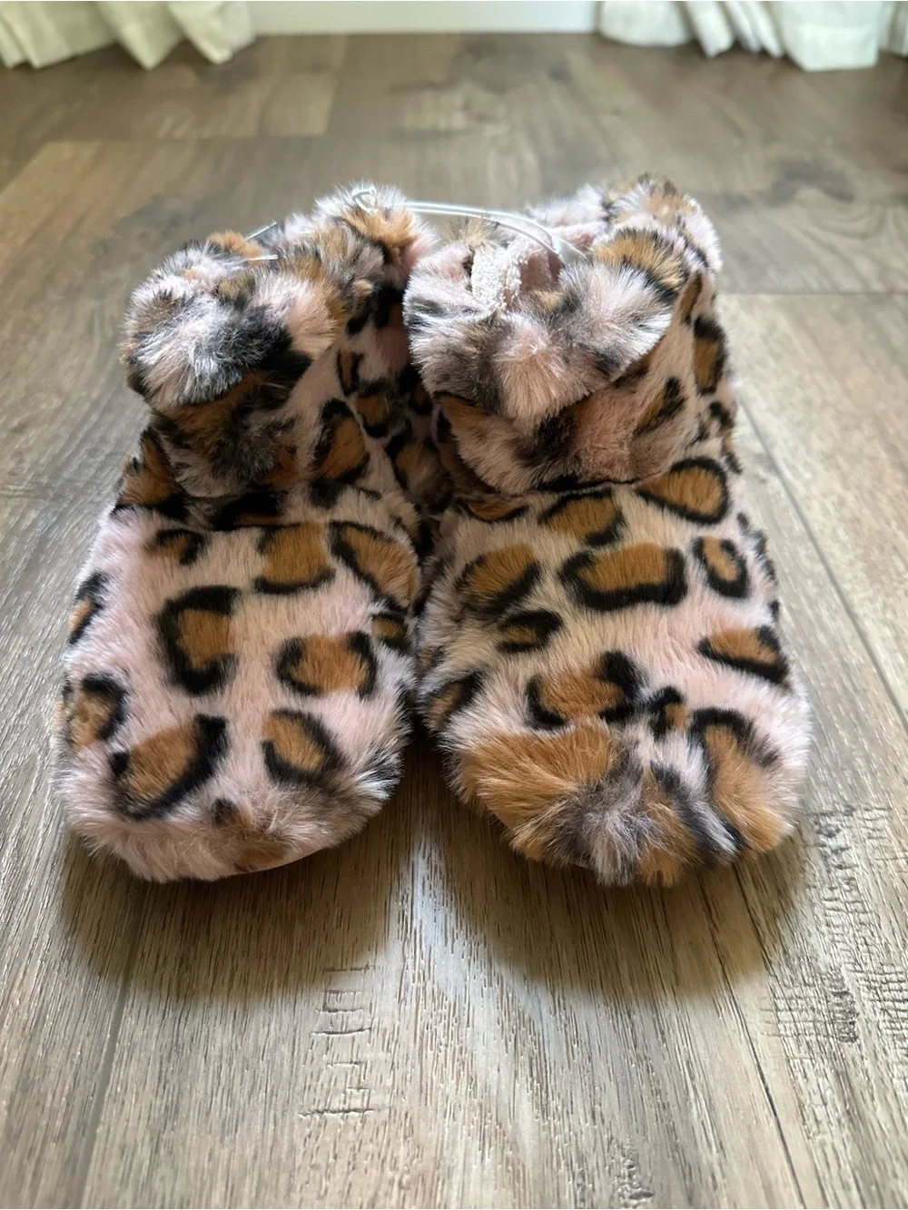 NWT!! Cat & Jack Leopard Print Kids Slippers, Pink Dallas Style, Non-Slip, M 7/8